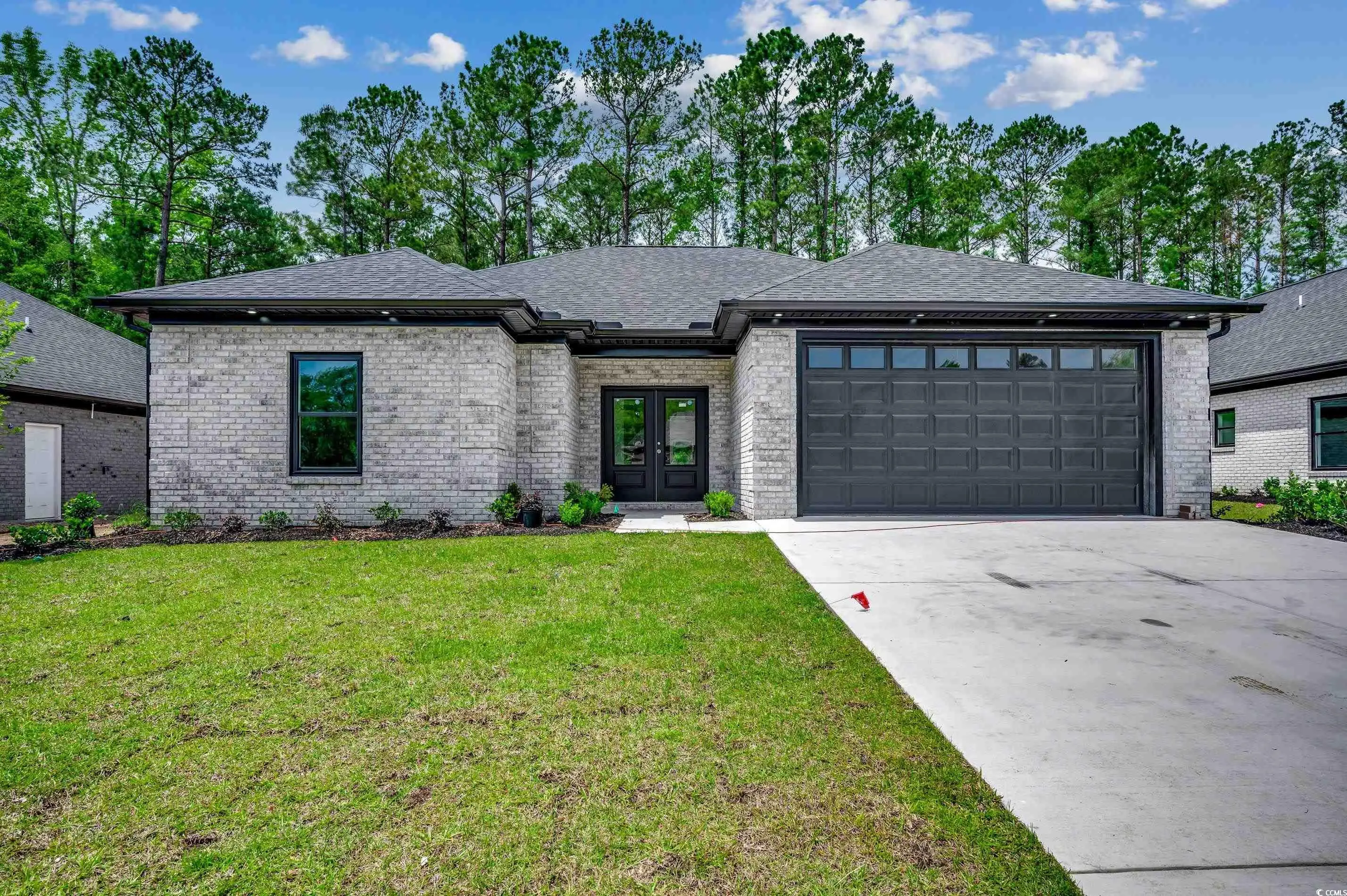 Photo of Listing #2309400