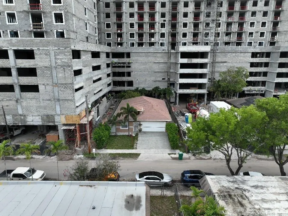 3 of 32 - 115 1st Court, Dania, FL