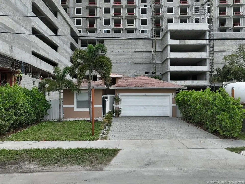 4 of 32 - 115 1st Court, Dania, FL