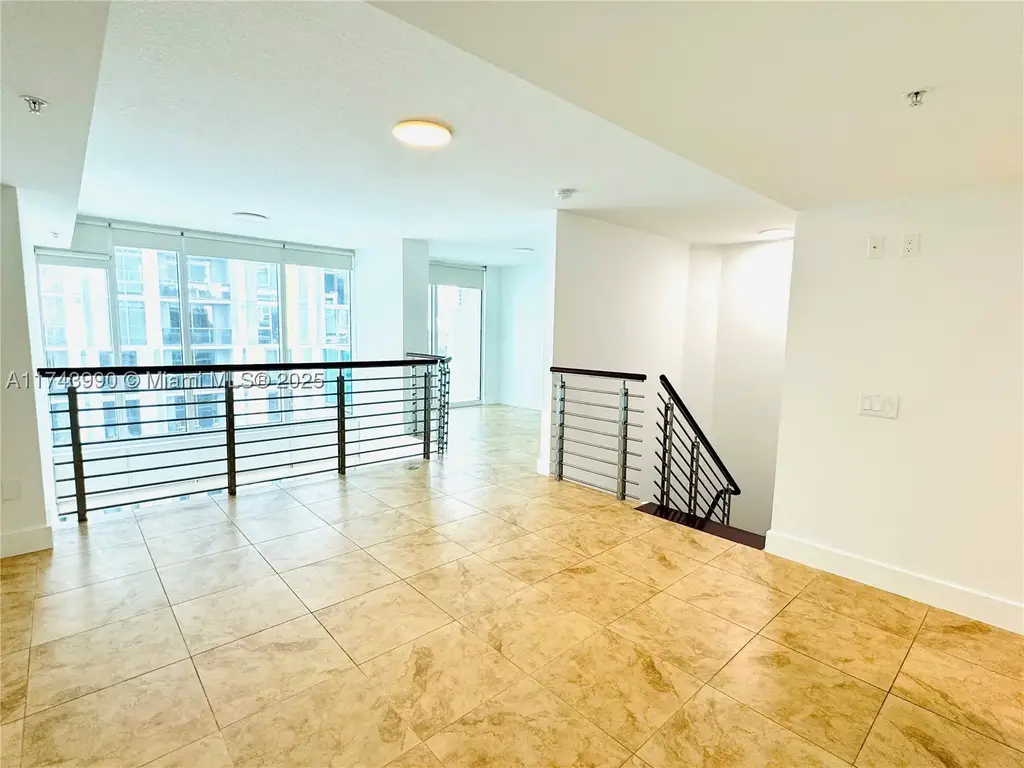 41 5th 808, Miami