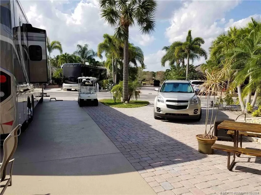 467 Sandtrap Lane, Port St. Lucie