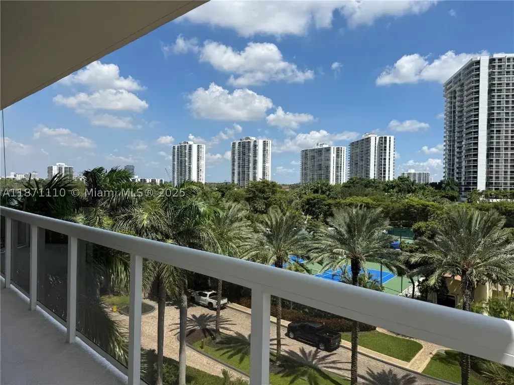 20185 Country Club 510, Aventura