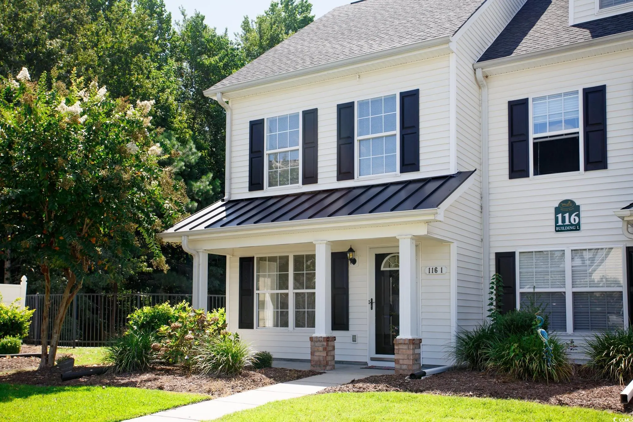 Photo of Listing #2521555