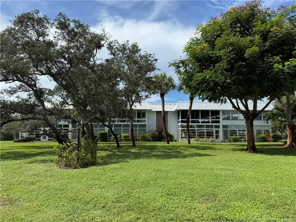 2929 Ocean Boulevard 8, Stuart