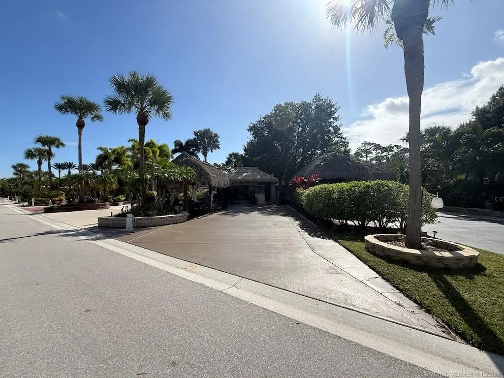 21 Boundary Drive, Port St. Lucie