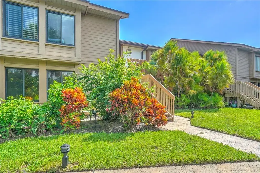 233 Edgewater Drive 201, Stuart