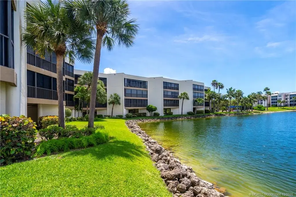 221 Plantation Road 407, Stuart