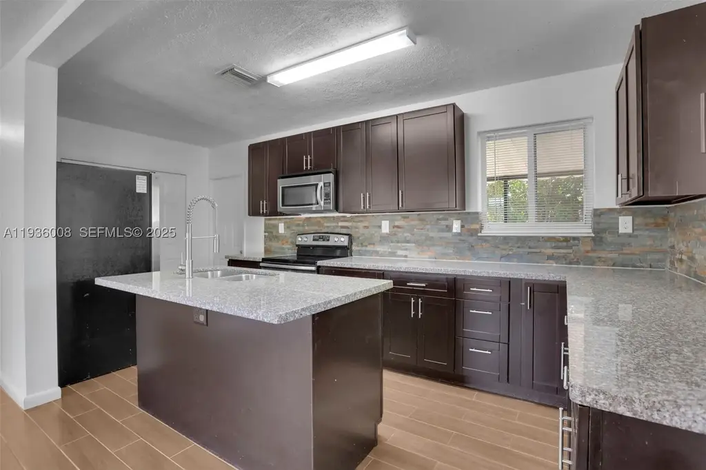 510 69th, Hollywood