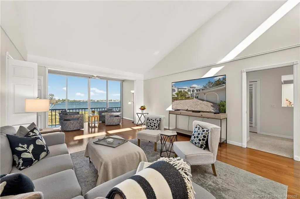 Photo of Listing #M20053957