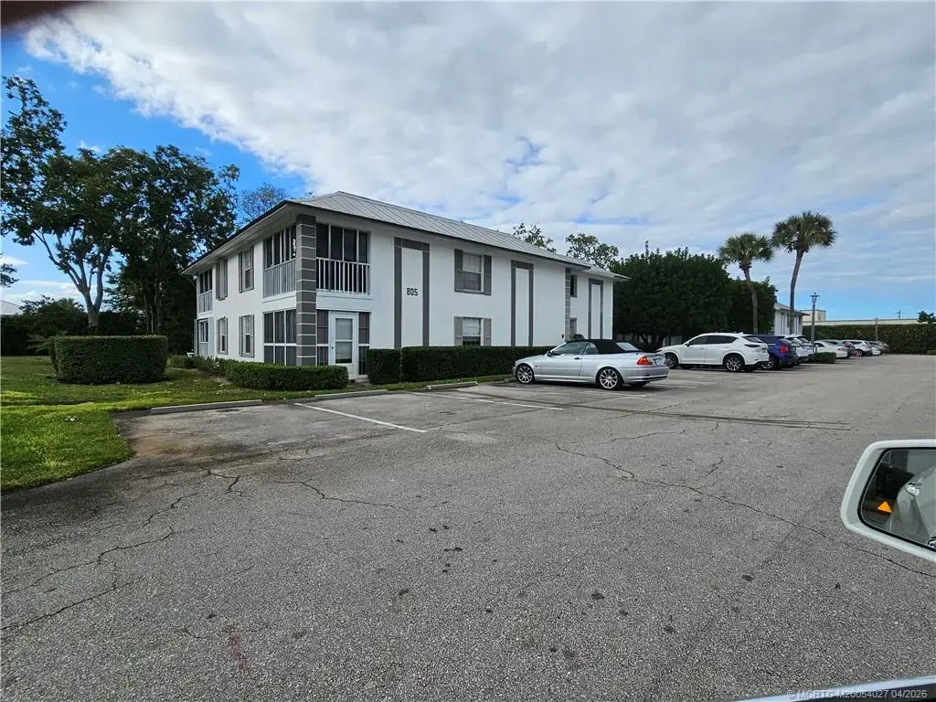 805 Central Parkway 16, Stuart