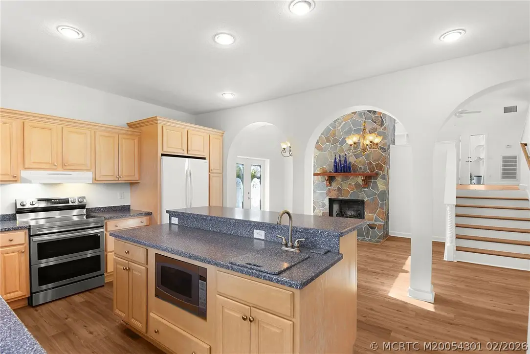 2 of 53 - 2228 Center Circle, Jensen Beach, FL