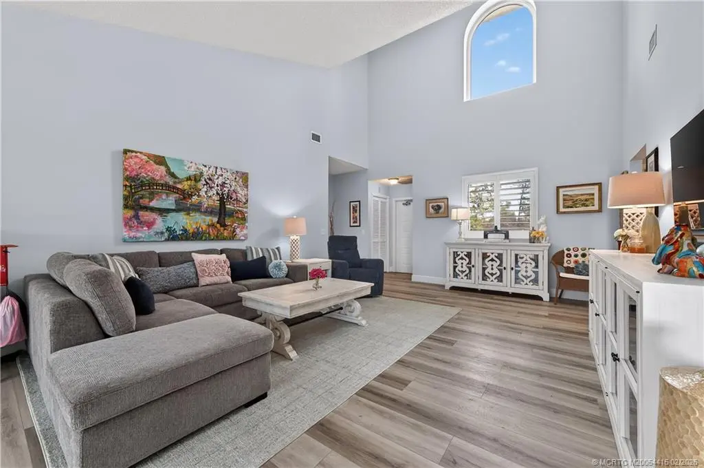 Photo of Listing #M20054415