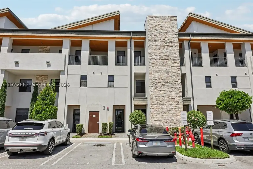 10455 82nd 4, Doral