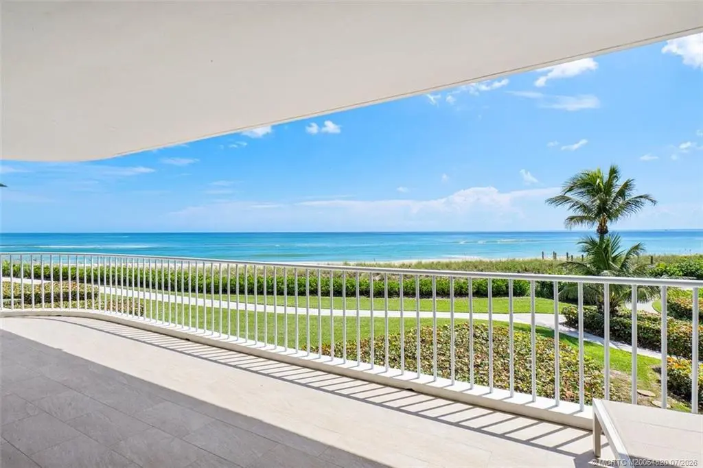 2001 Sailfish Point Boulevard 212, Stuart
