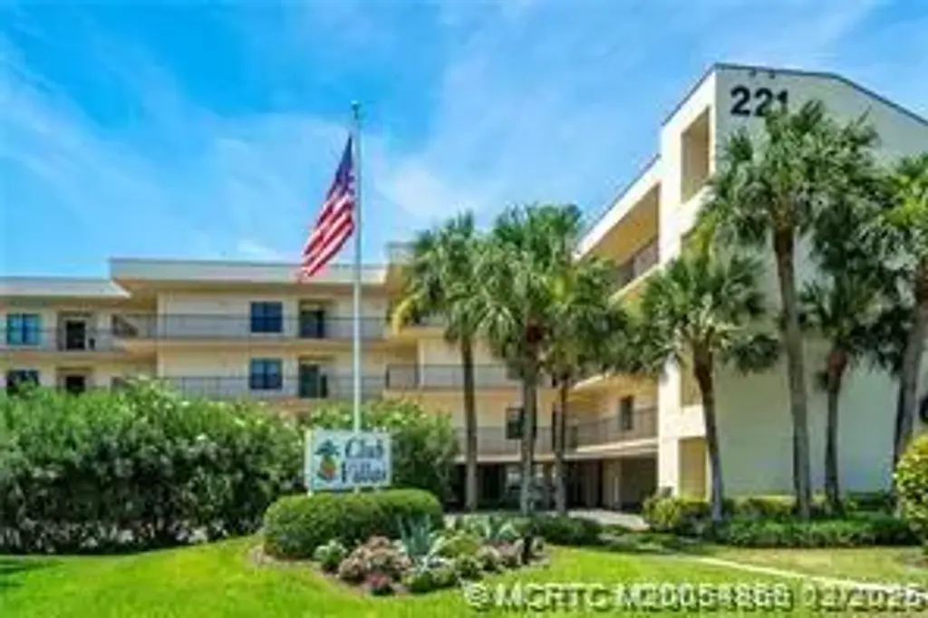221 Plantation Road 415, Stuart