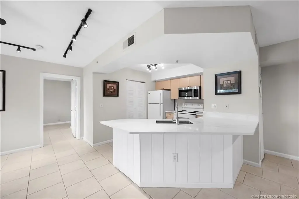 Photo of Listing #M20054880