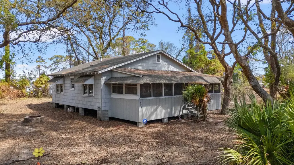 308 Sandcrest Dr., North Myrtle Beach
