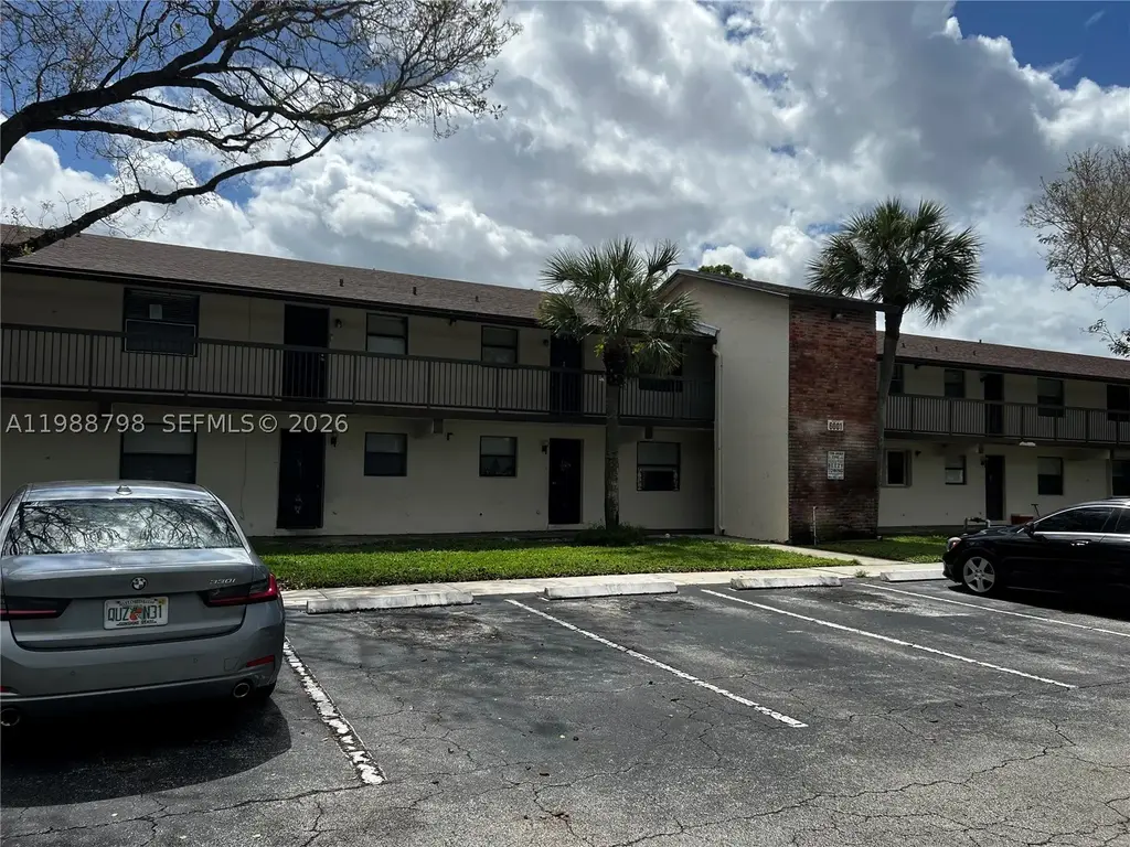 6001 Shakerwood 204, Tamarac