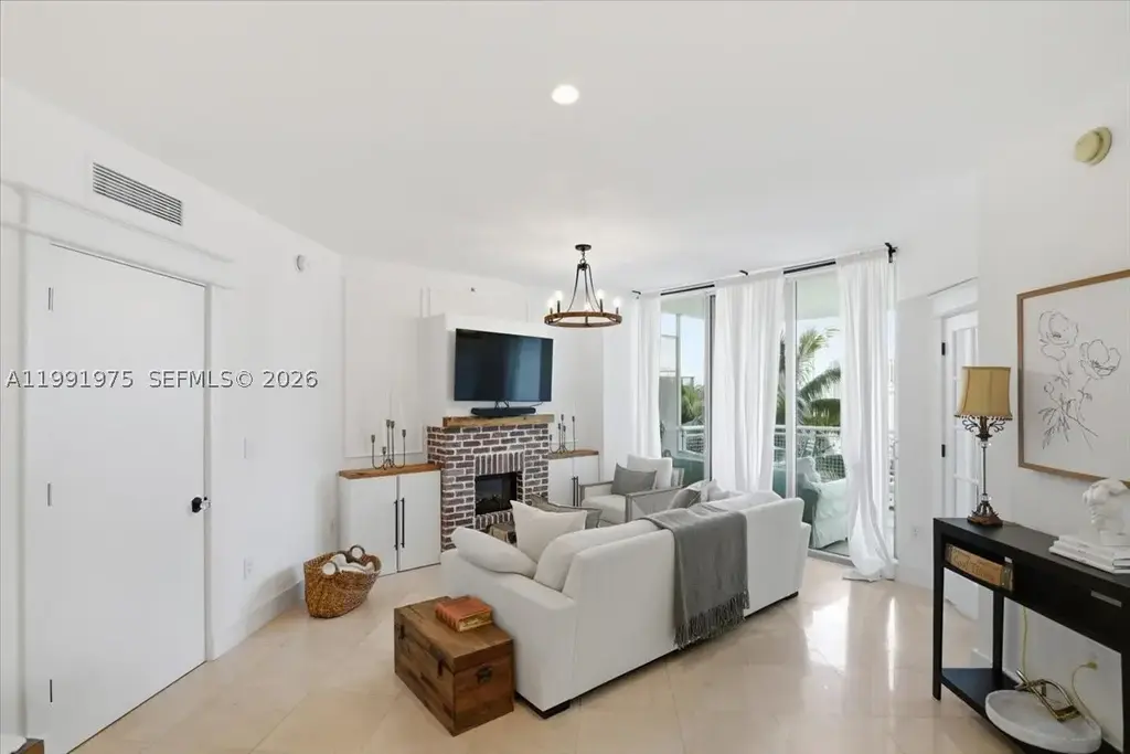 350 Miami 1205, Miami