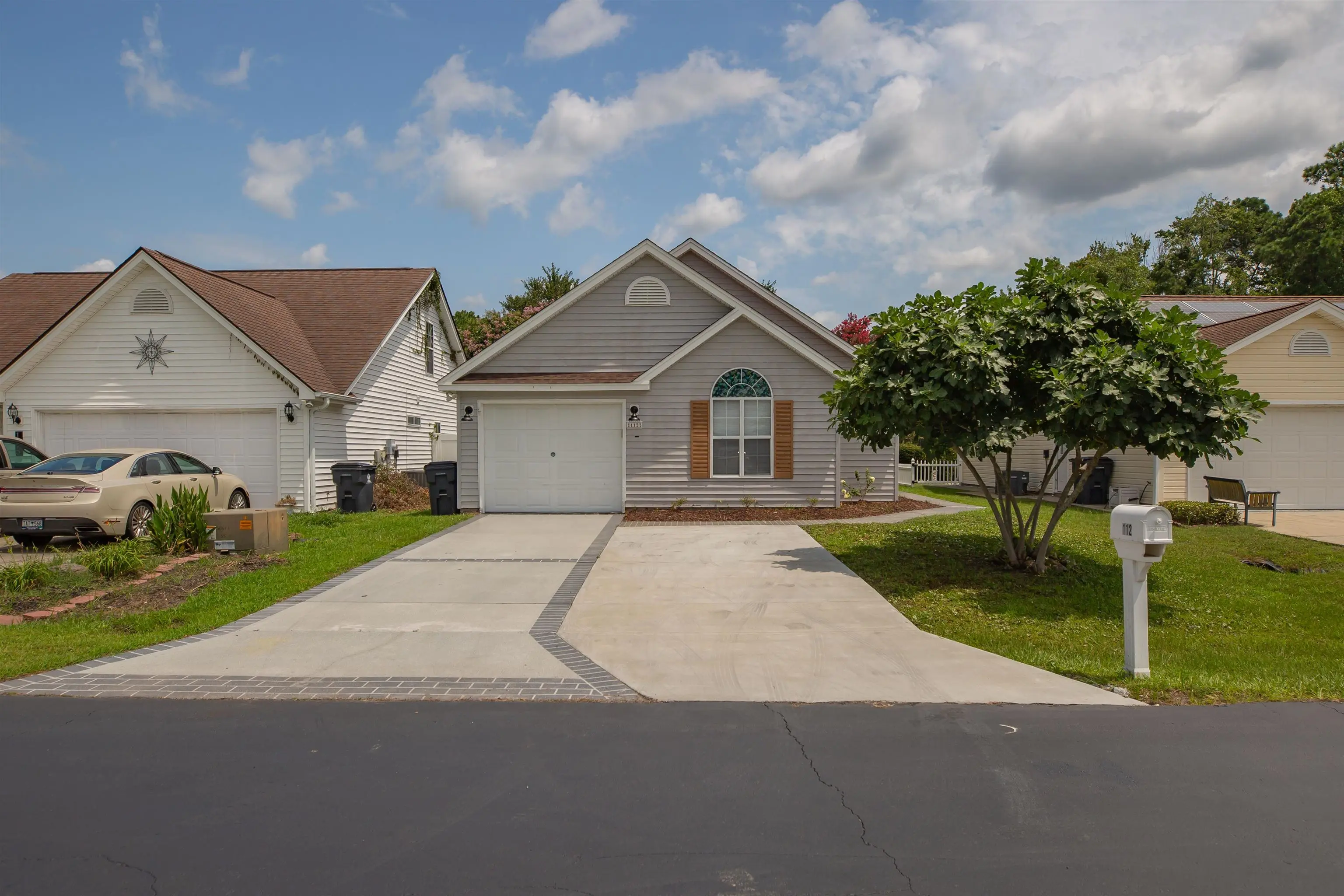 Photo of Listing #2608554