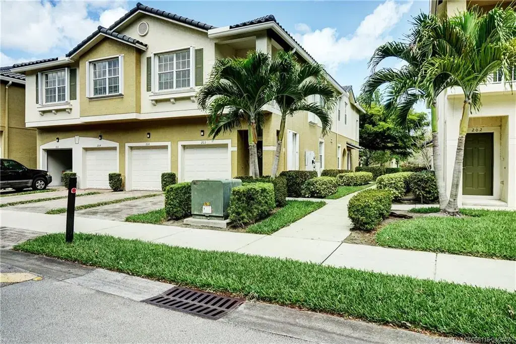 3041 Lexington Lakes Drive 104, Stuart