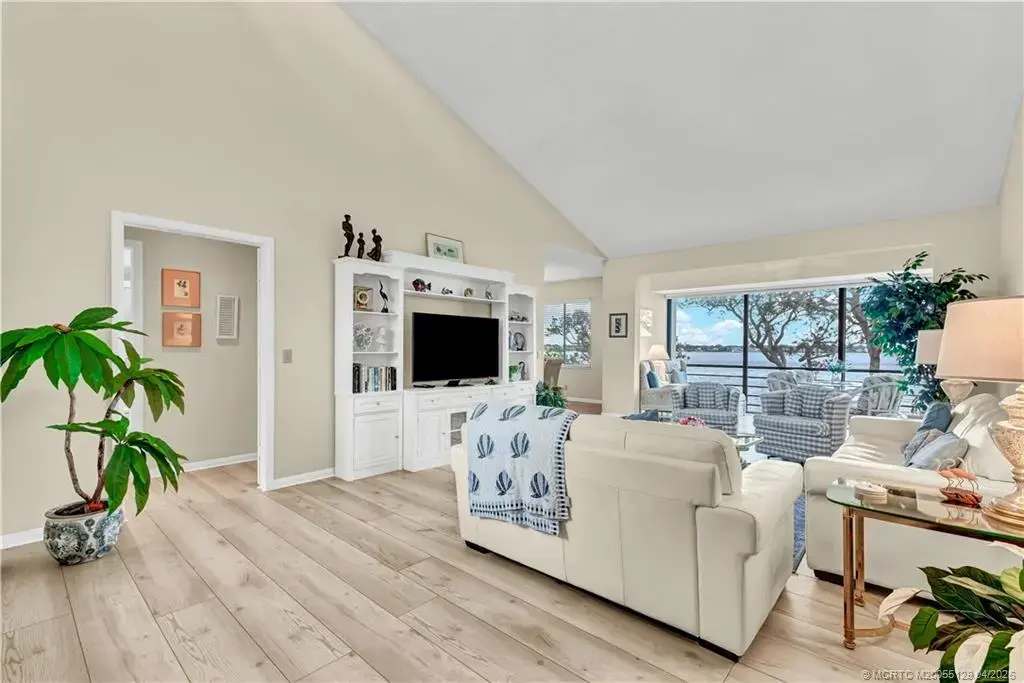 2560 Seagrass Drive 6b, Palm City
