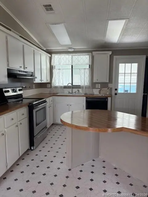 2 of 9 - 489 Swan Lane, Vero Beach, FL