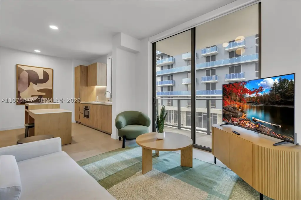 11 6th 407, Miami