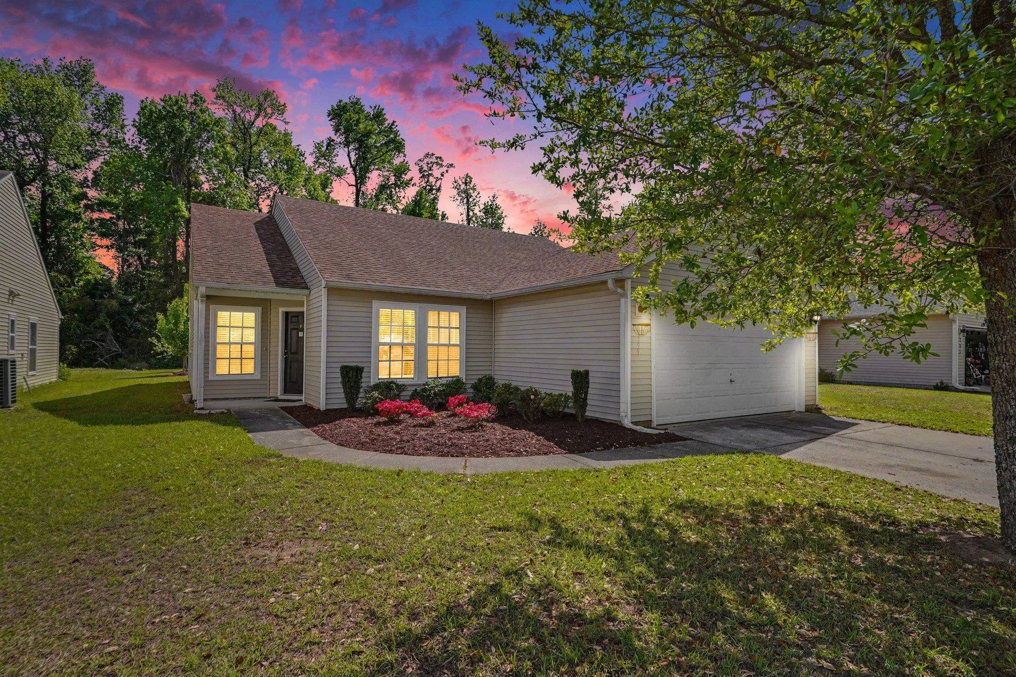 Photo of Listing #2609303