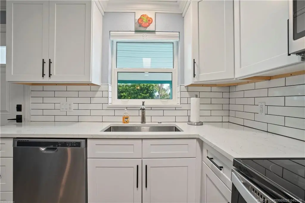 5 of 30 - 1114 Orange Avenue, Jensen Beach, FL