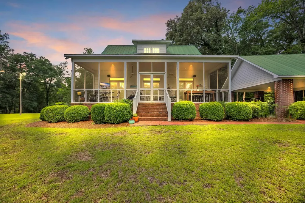 3231 Center Rd., Georgetown