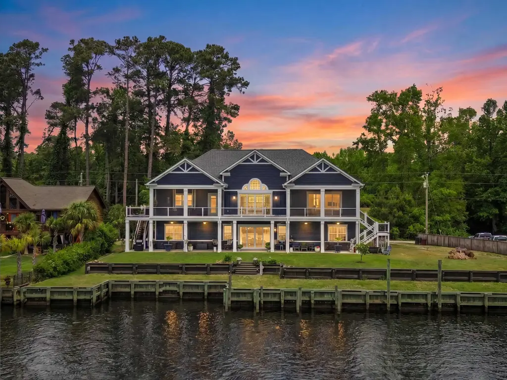 2618 Riverside Dr., Myrtle Beach