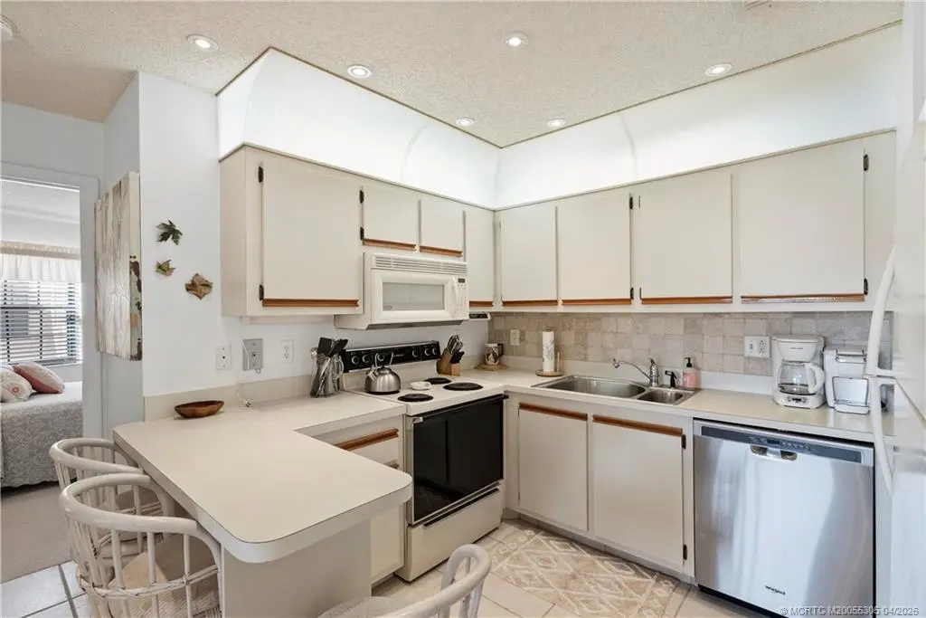 3 of 46 - 2013 Collins Circle 4-60, Jensen Beach, FL
