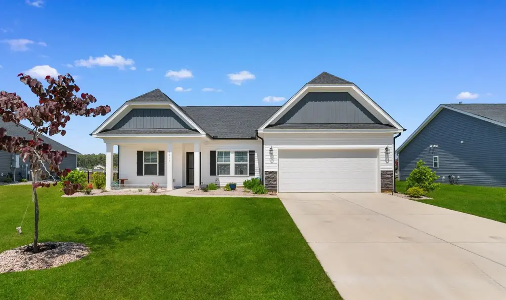 1215 Mill Banks Dr., Longs