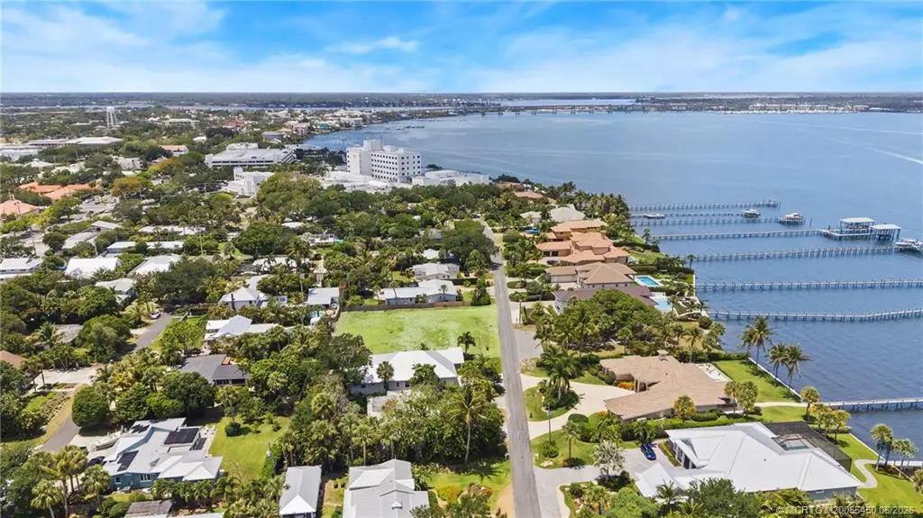 4 of 12 - 818 Riverside Drive, Stuart, FL