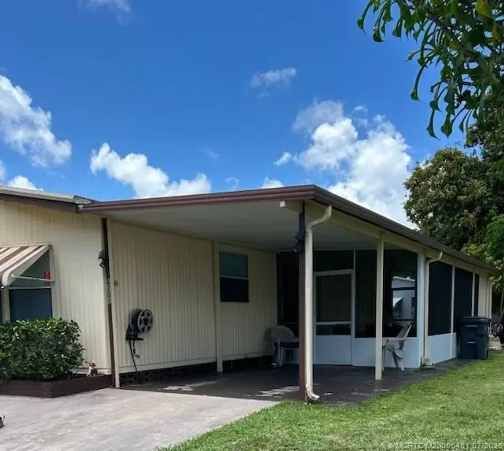 6201 Holly Lane, Lantana