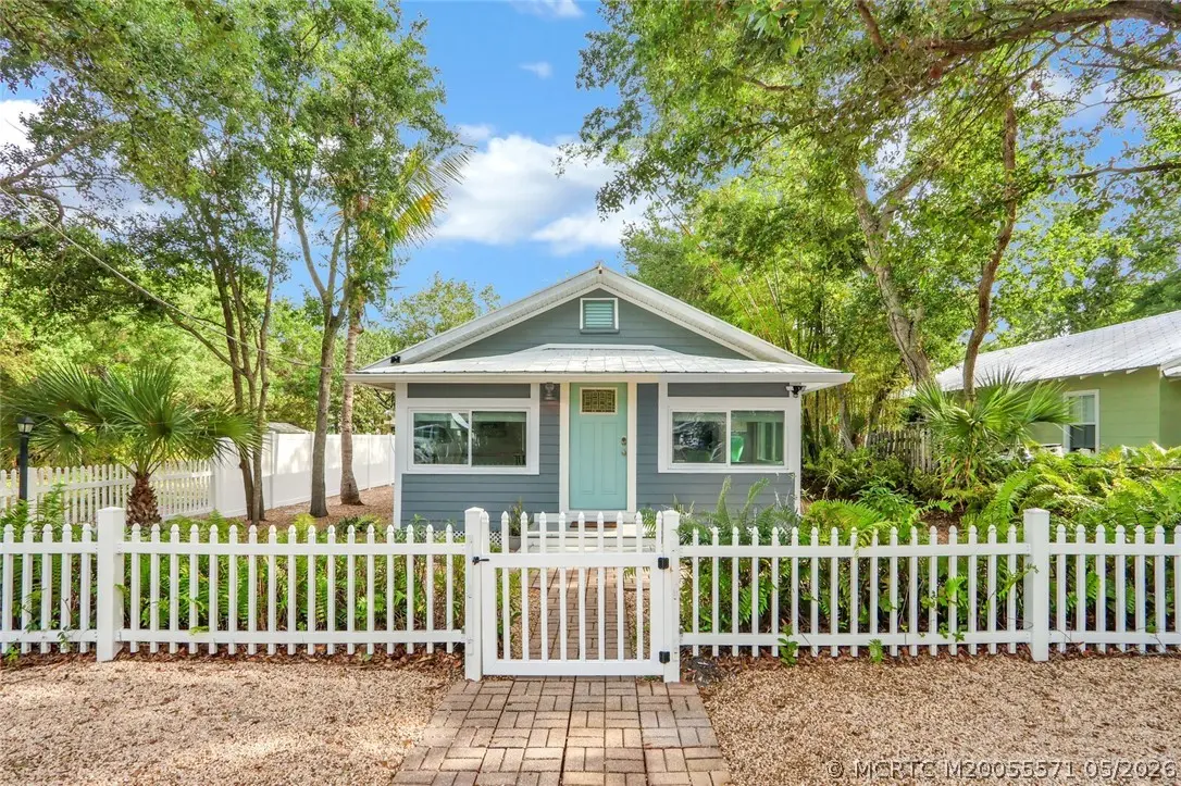 542 Halpatiokee Street, Stuart