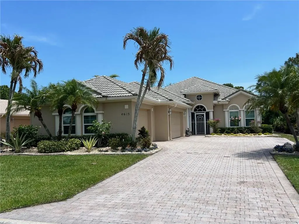 4615 Wandering Oak Court, Jensen Beach