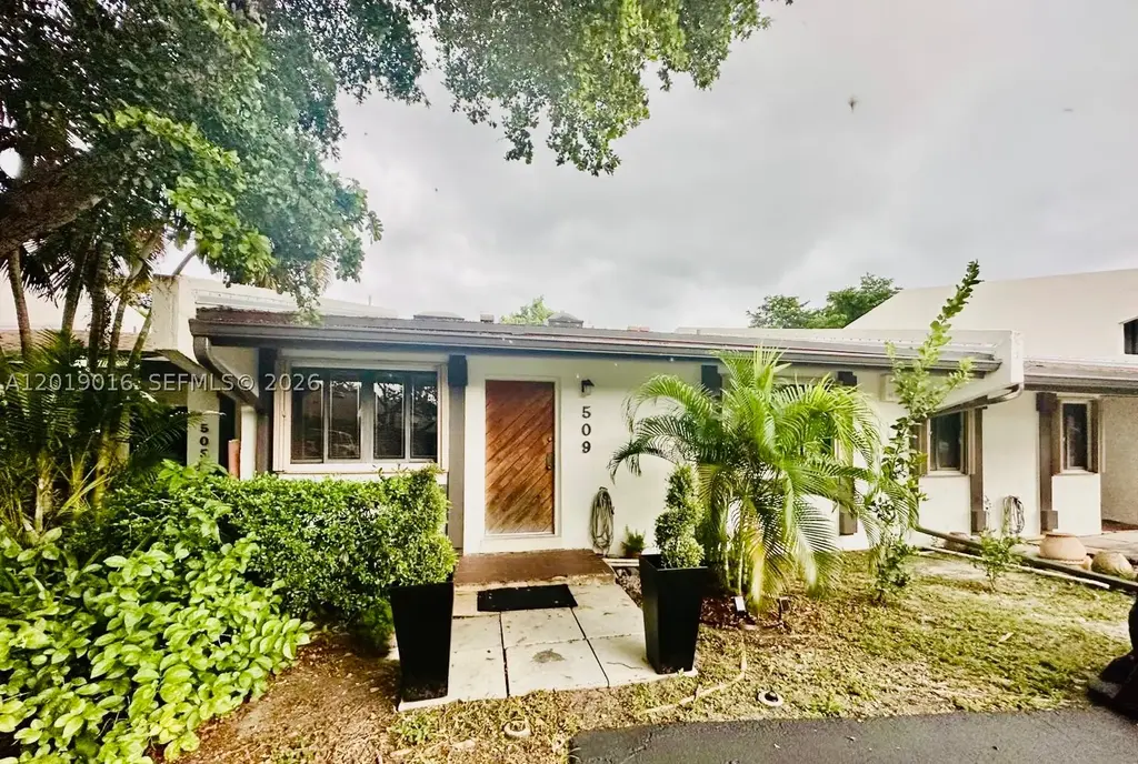 509 199th 3a, Miami