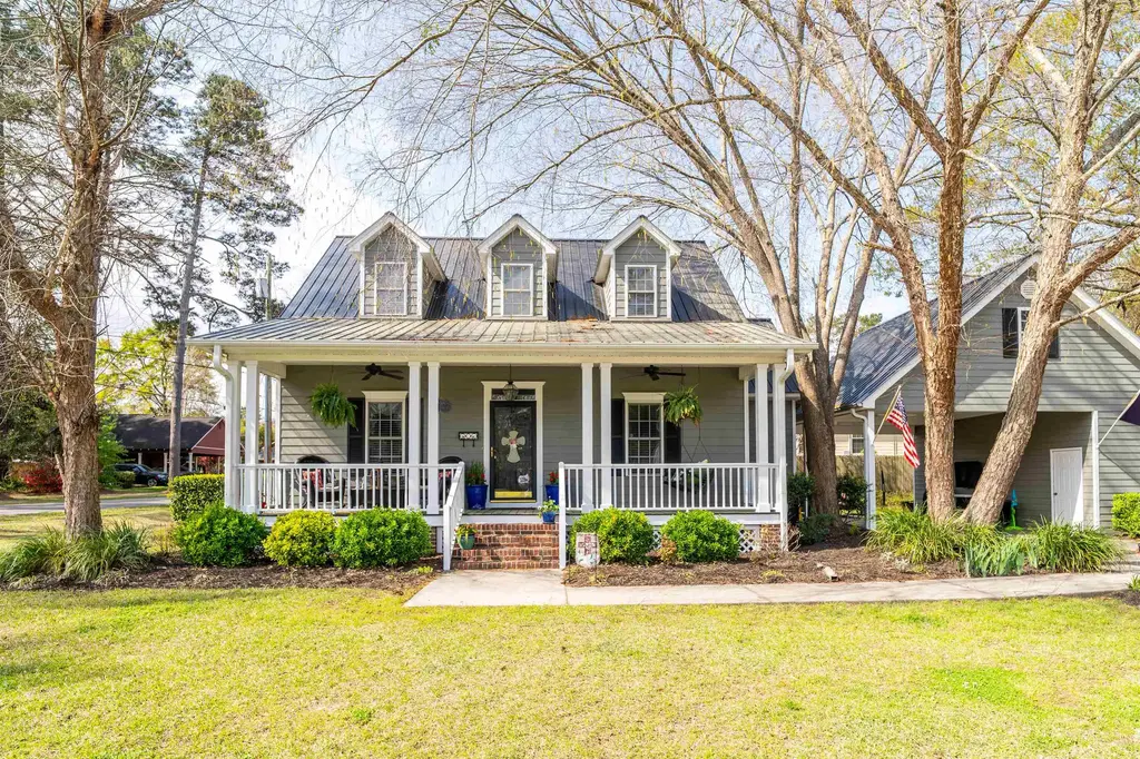 901 Collins St., Conway