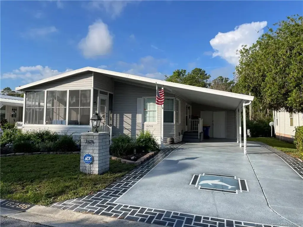 16296 Indianwood Circle, Indiantown