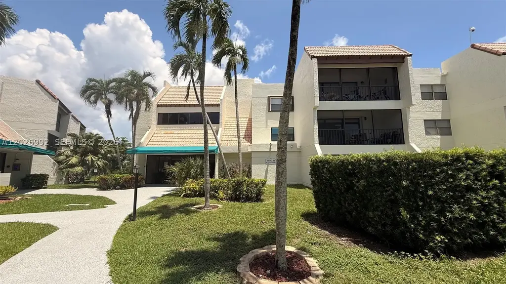 301 Racquet Club 305, Weston