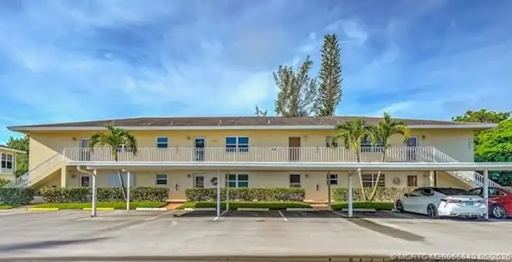 2950 Ocean Boulevard 122-6, Stuart