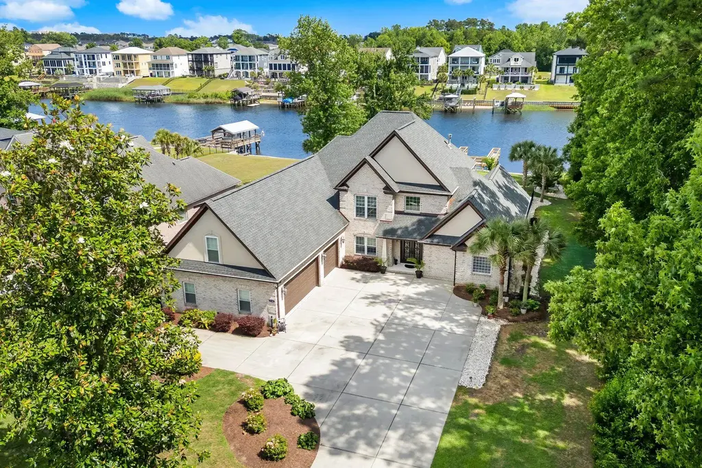 9785 Anchor Dr., Longs