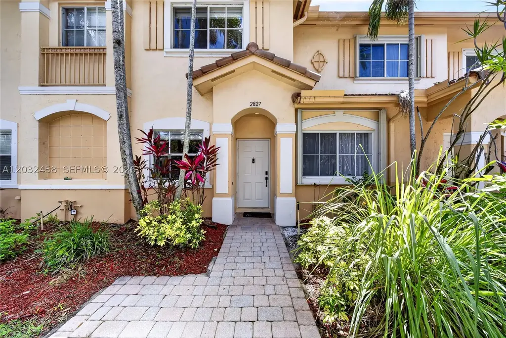 2827 83rd 102, Miramar