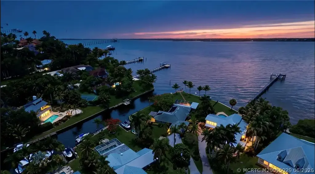 1910 Cove Circle, Stuart