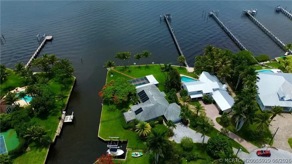 1910 Cove Circle, Stuart
