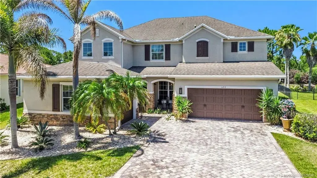 697 Sun Circle, Palm City