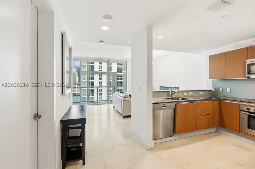 1050 Brickell 2112, Miami