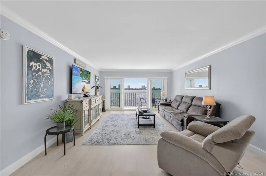 5 of 46 - 801 Lake Shore Drive 302, Lake Park, FL